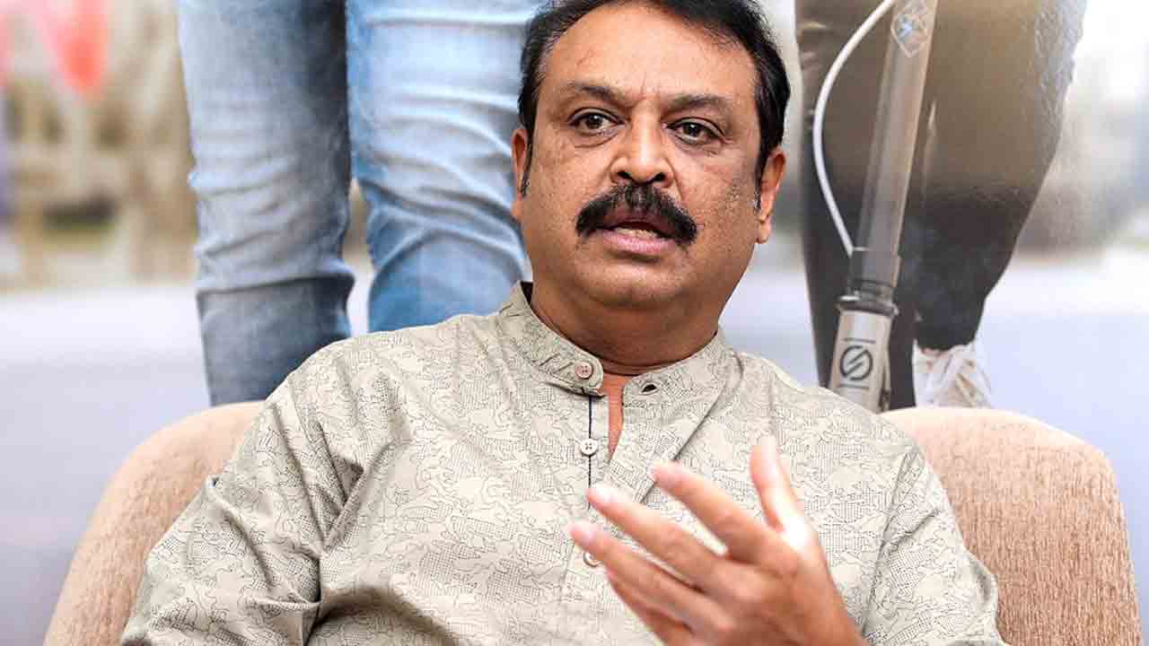 Naresh | సినీ నటుడు నరేశ్‌ ఇంటిపై దుండగుల దాడి