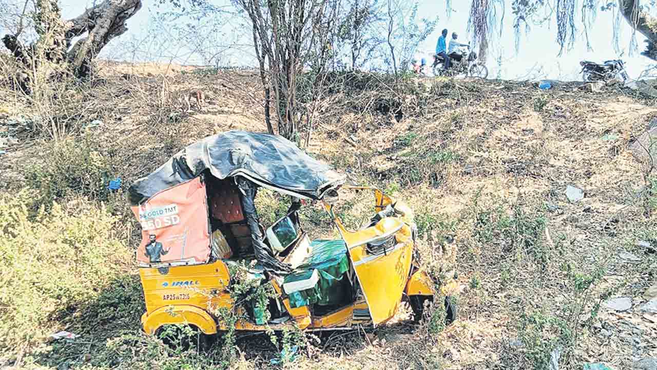ఆటోను ఢీకొట్టిన లారీ.. పలువురికి గాయాలు