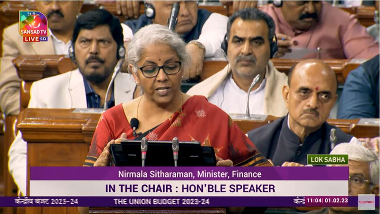 Nirmala Sitharaman : వ‌రుస‌గా అయిదోసారి కేంద్ర‌ బ‌డ్జెట్‌ను ప్ర‌వేశ‌పెట్టిన ఆరో మంత్రి..