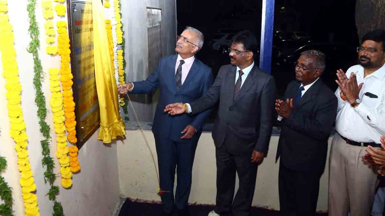 చట్టాలపై అవగాహన కలిగి ఉండాలి