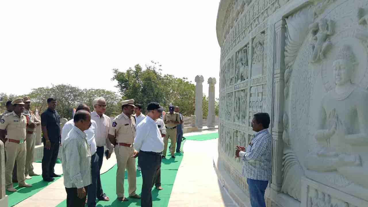 దేశ, విదేశీ పర్యాటకులకు ఆకర్షణగా బుద్ధవనం