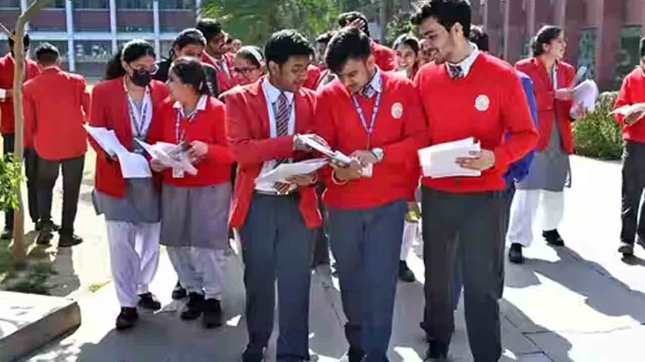 పరీక్షలపై వదంతులు వ్యాప్తి చేస్తే కఠిన చర్యలు: సీబీఎస్‌ఈ