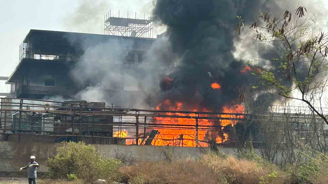 ఫార్మా పరిశ్రమలో ప్రమాదం.. ఎగిసిపడుతున్న మంటలు