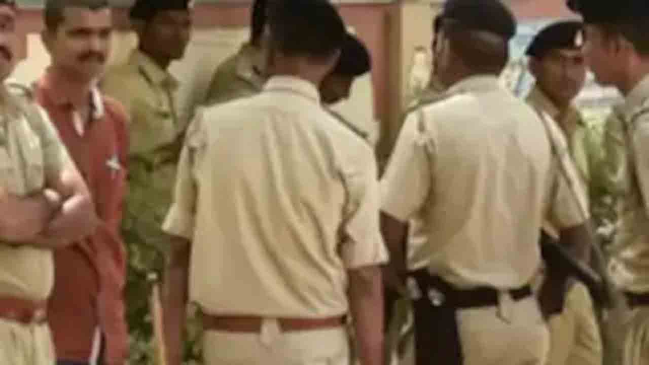 అదృశ్యమైన చిన్నారి.. అరగంటలో గుర్తించిన పోలీసులు