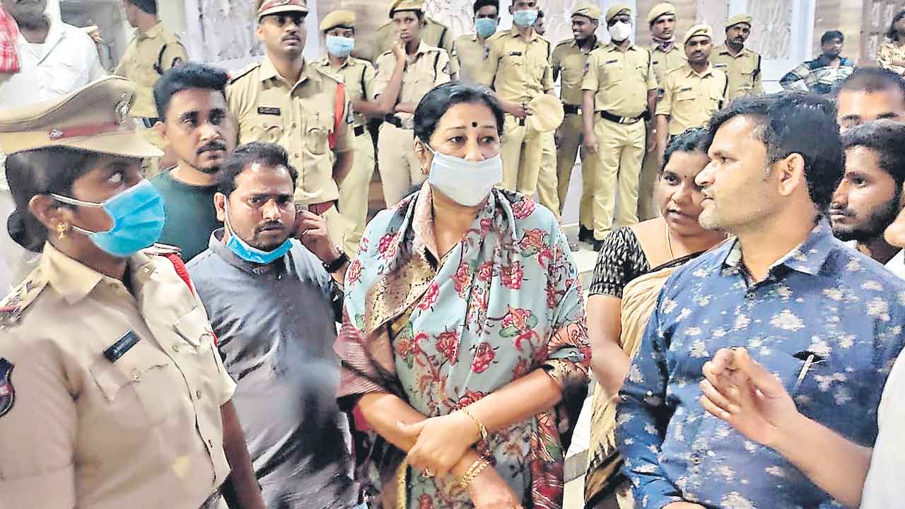 ప్రీతికి మెరుగైన వైద్యం అందించాలి