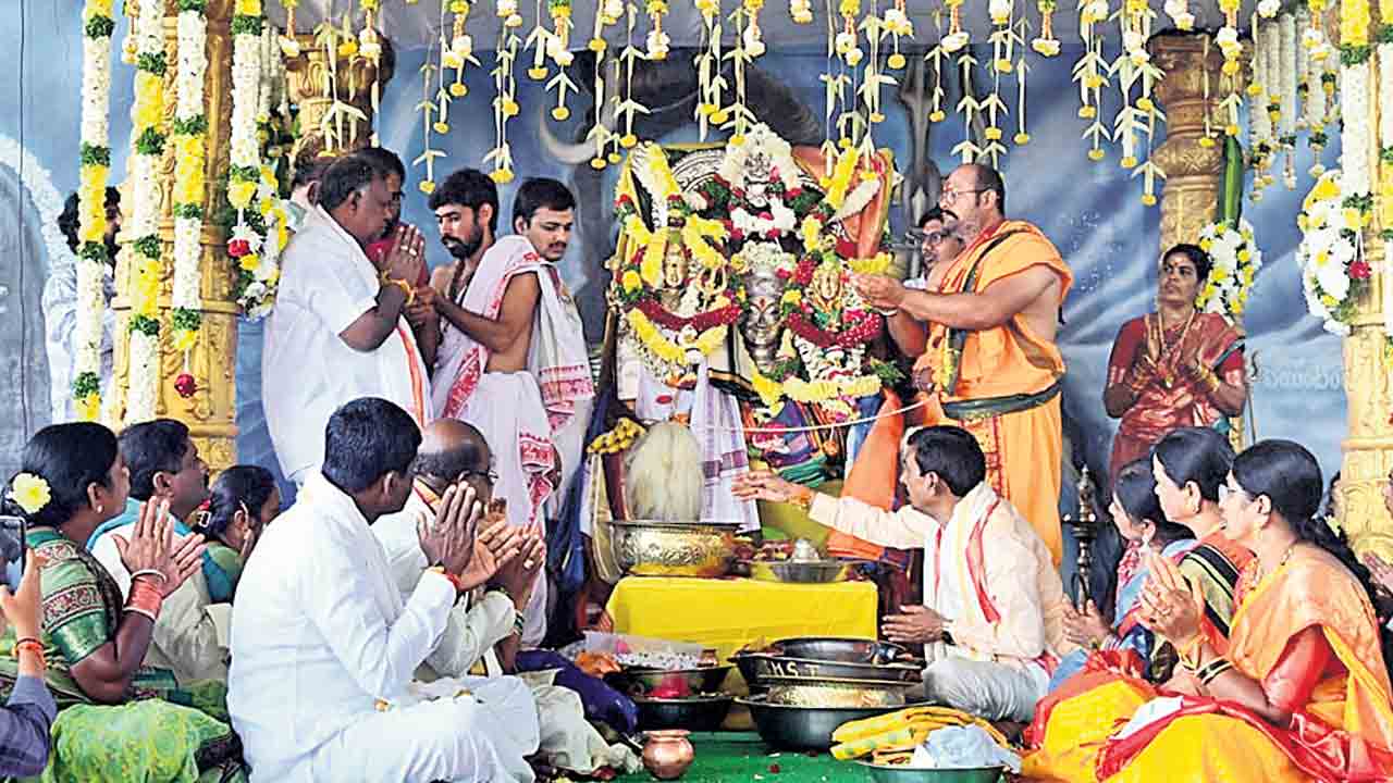 కన్నుల పండువగా మల్లికార్జునుడి కల్యాణం