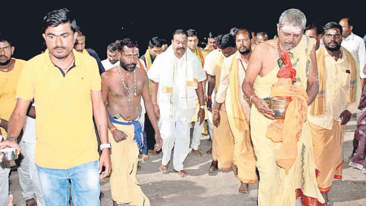 కరుణించు.. కనక సోమేశ్వరా..