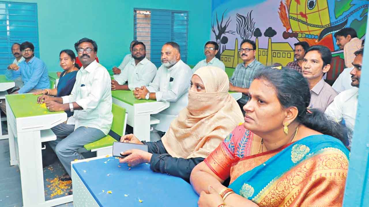 ప్రభుత్వ విద్య బలోపేతానికి కేసీఆర్‌ కృషి