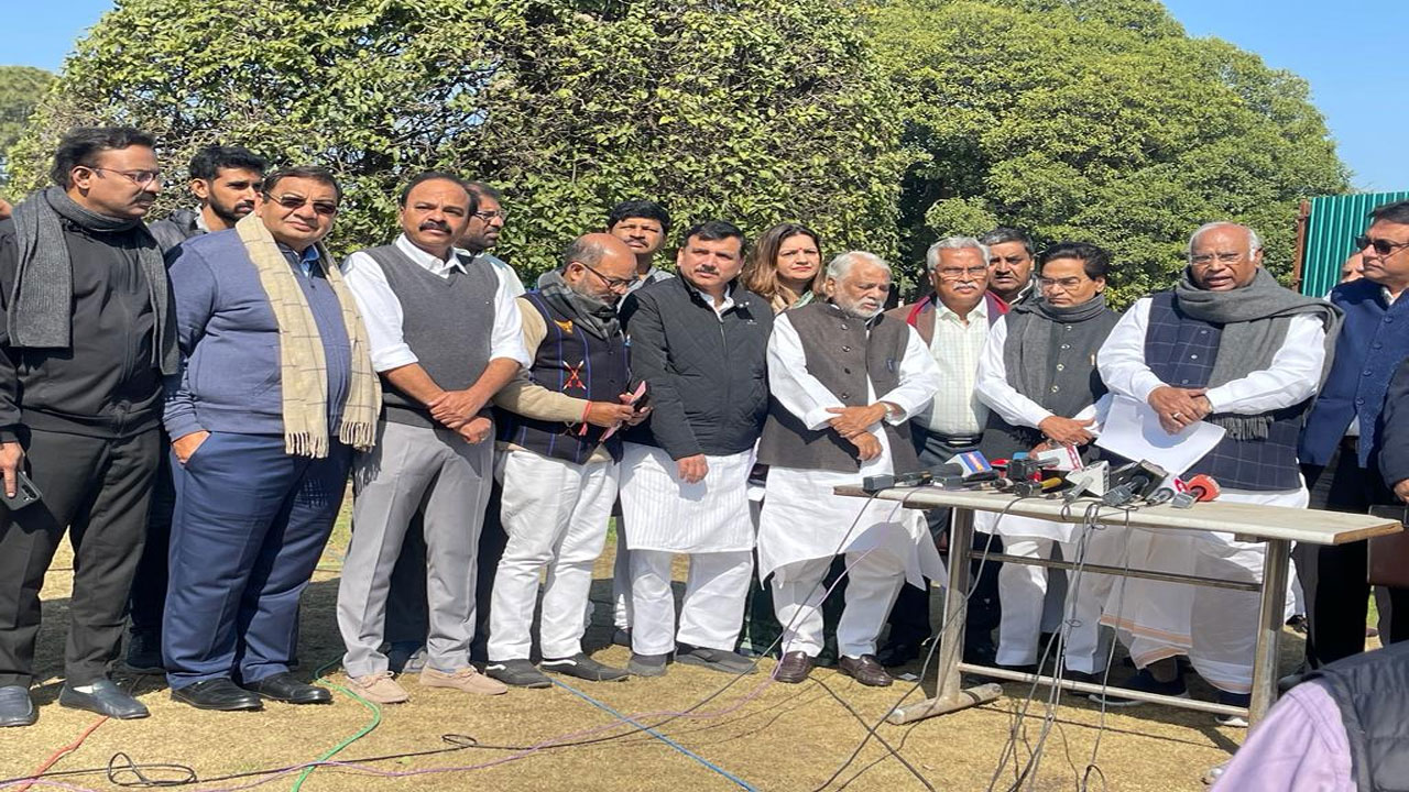 అదానీ అంశంలో జేపీసీ విచార‌ణ చేప‌ట్టాలి :  బీఆర్ఎస్ ఎంపీల డిమాండ్‌