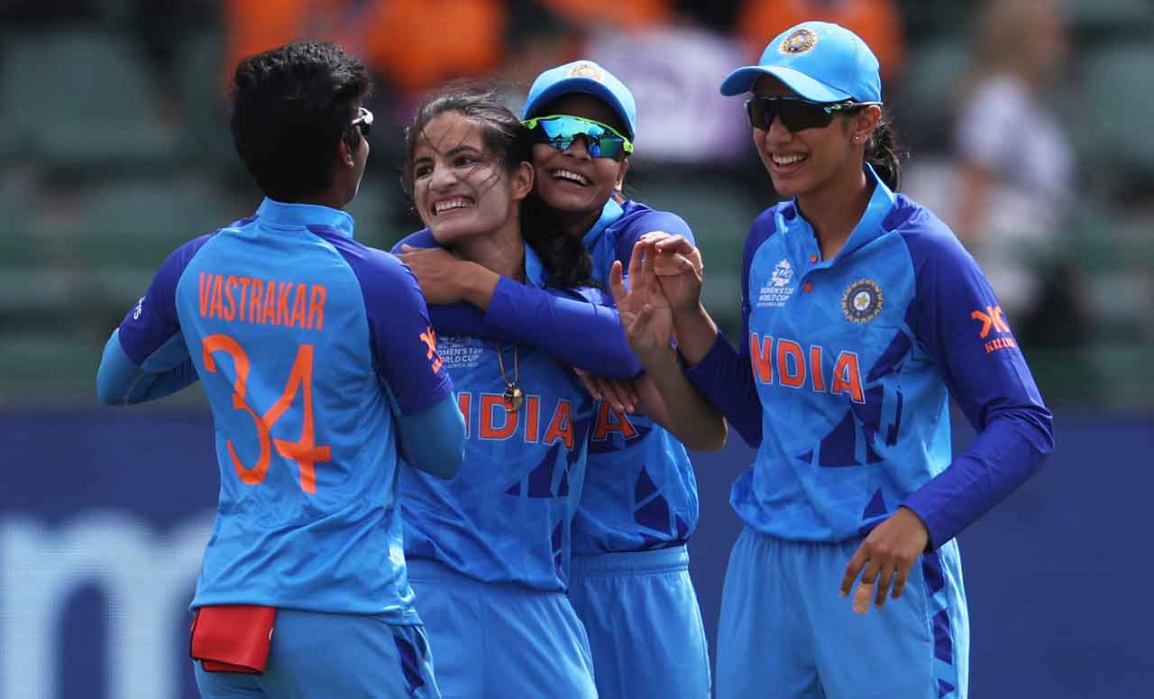 Womens T20 WC | డంక్లే బౌల్డ్.. మూడు వికెట్లు కోల్పోయిన‌ ఇంగ్లండ్