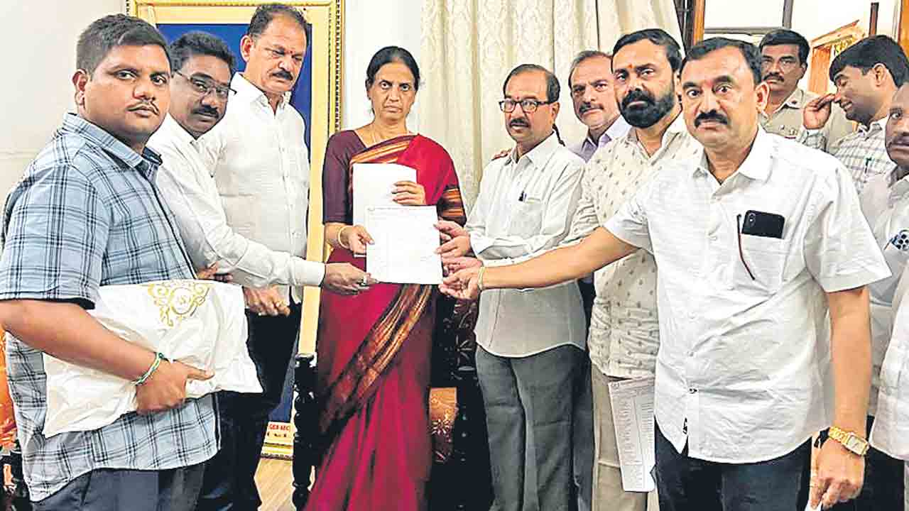 బడ్జెట్‌ పాఠశాలలుగా గుర్తించాలి