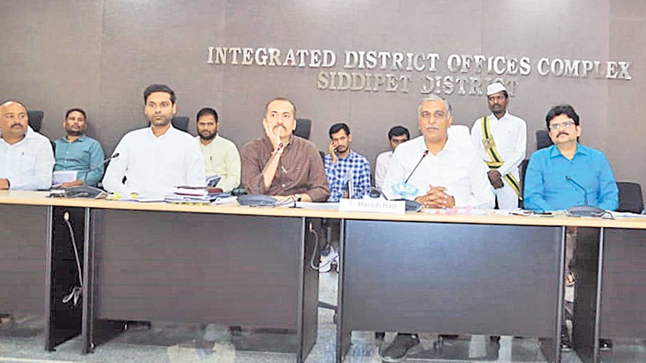 రోడ్లు అద్దంలా మెరవాలి