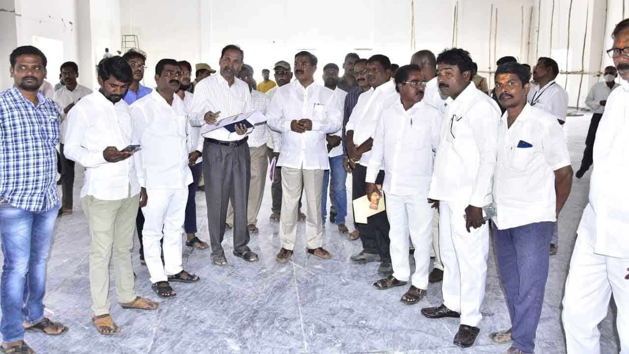 పనుల్లో వేగం పెంచాలి