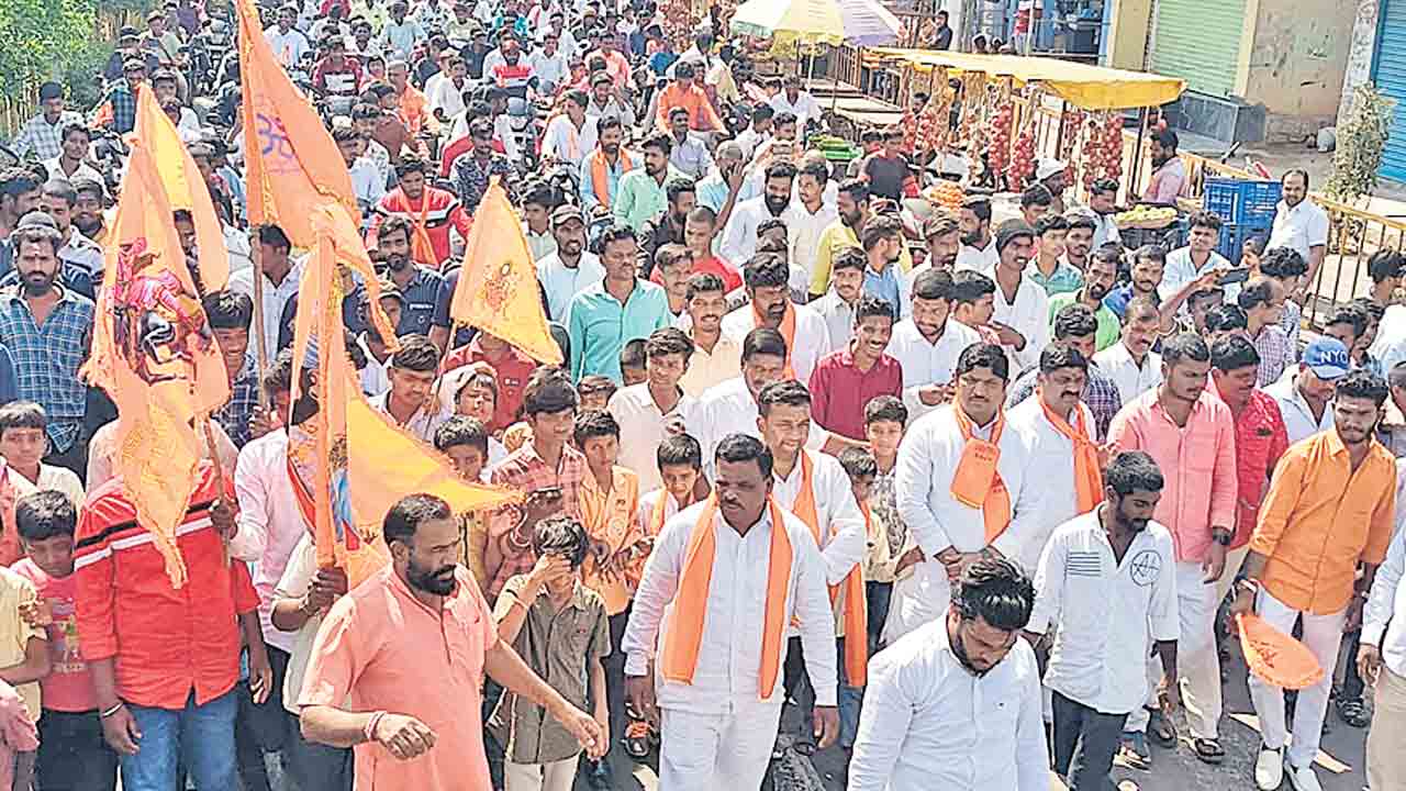 శివాజీ ఆదర్శప్రాయుడు