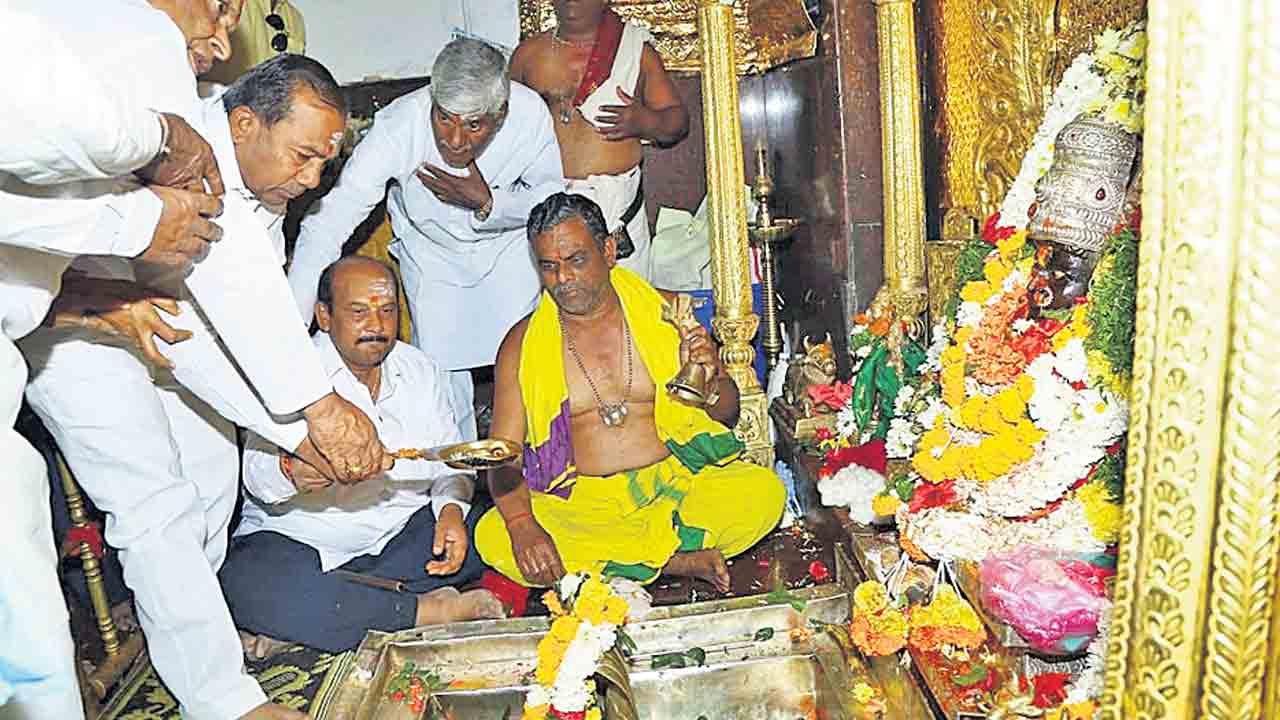 కిక్కిరిసిన కేతకీ..