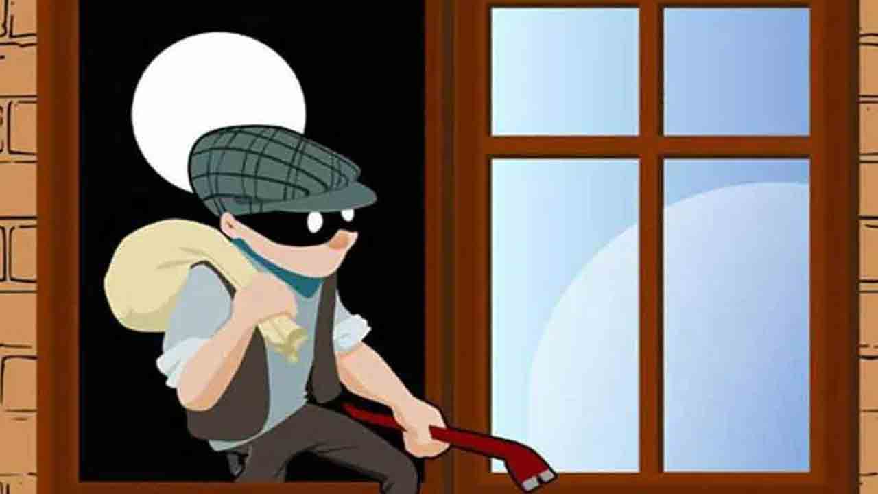 Hyderabad | వాస్తు నిపుణులు ఇంట్లో రూ. 4 కోట్ల నగదు, బంగారం చోరీ