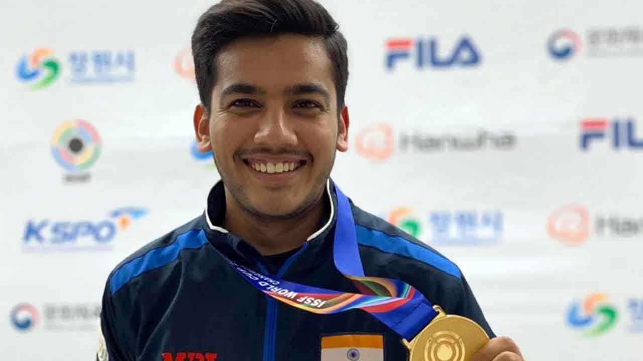 తోమర్‌కు స్వర్ణం