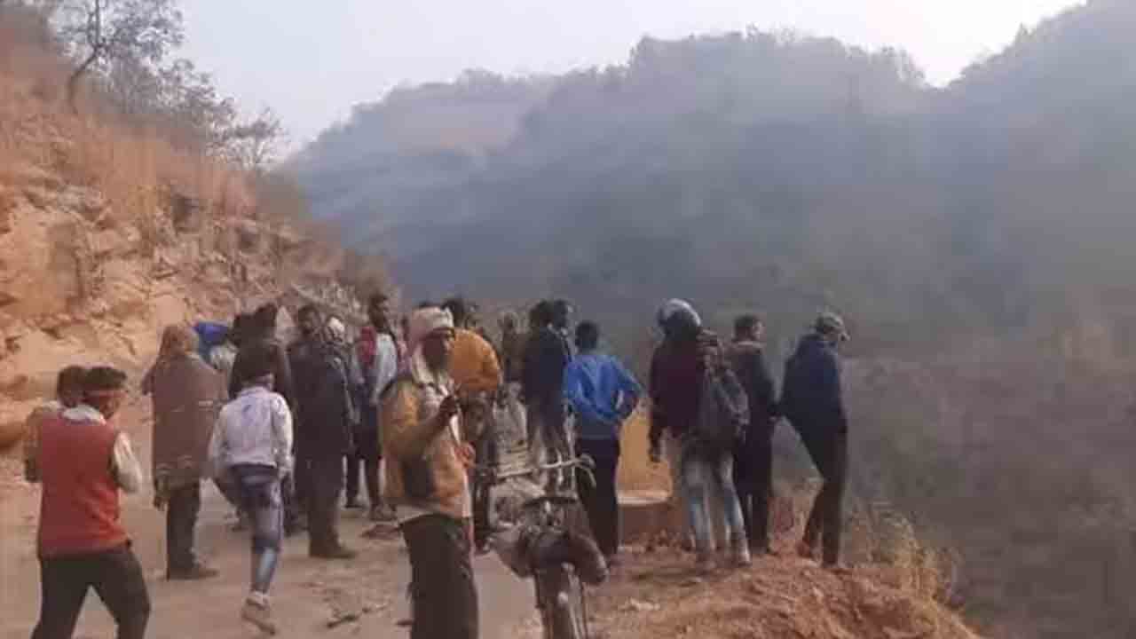 డ్యాంలో పడిన వ్యాన్‌.. మునిగిపోయిన ఏడుగురు, 19 మందికి గాయాలు