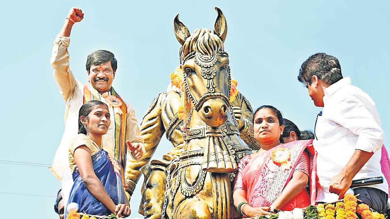 శివాజీ స్ఫూర్తిని కొనసాగిస్తున్న సీఎం కేసీఆర్‌