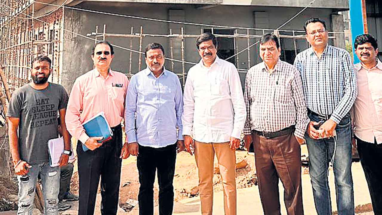 నిర్ణీత గడువులోగా పనులన్నీ పూర్తవ్వాలి