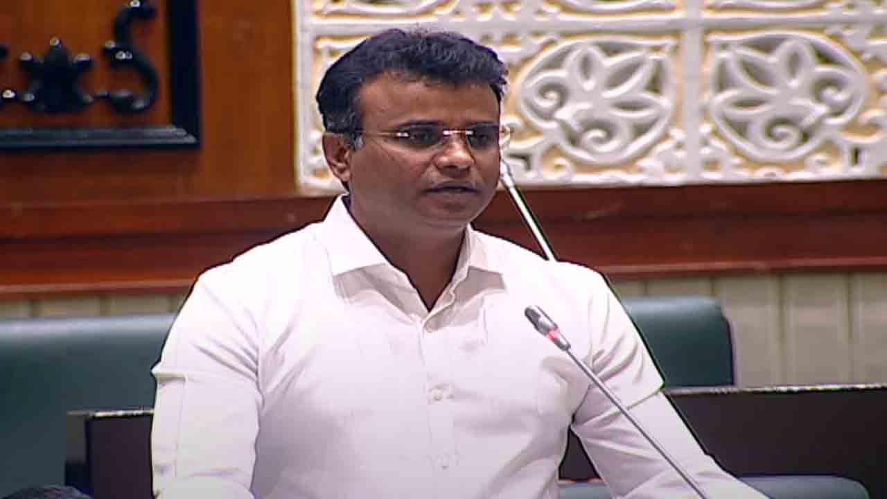 రాష్ట్రంలో అభివృద్ధికి అడ్డంకులు సృష్టిస్తున్న కేంద్రం: ఎమ్మెల్యే వివేకానంద