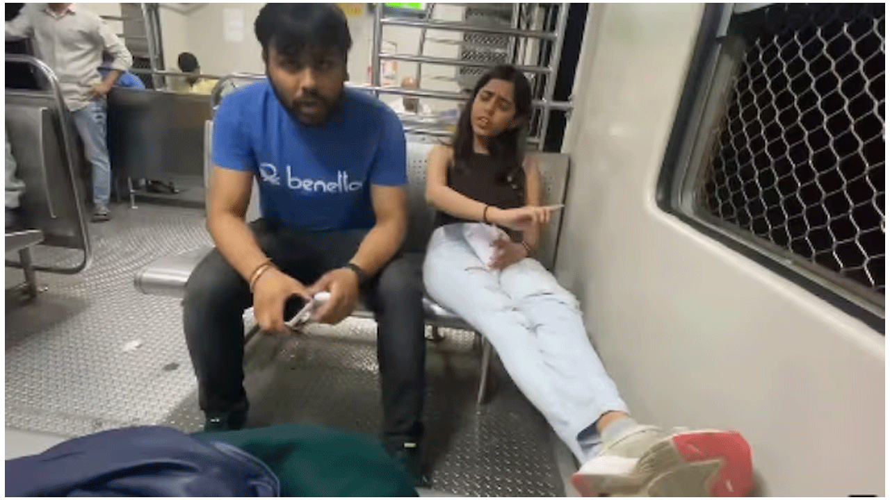 వైర‌ల్ వీడియో : లోక‌ల్ ట్రైన్‌లో మ‌హిళ వీరంగం