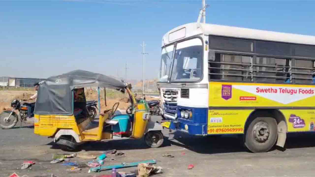 దండుమల్కాపురం వద్ద ఆటోను ఢీకొట్టిన బస్సు.. ముగ్గురు దుర్మరణం