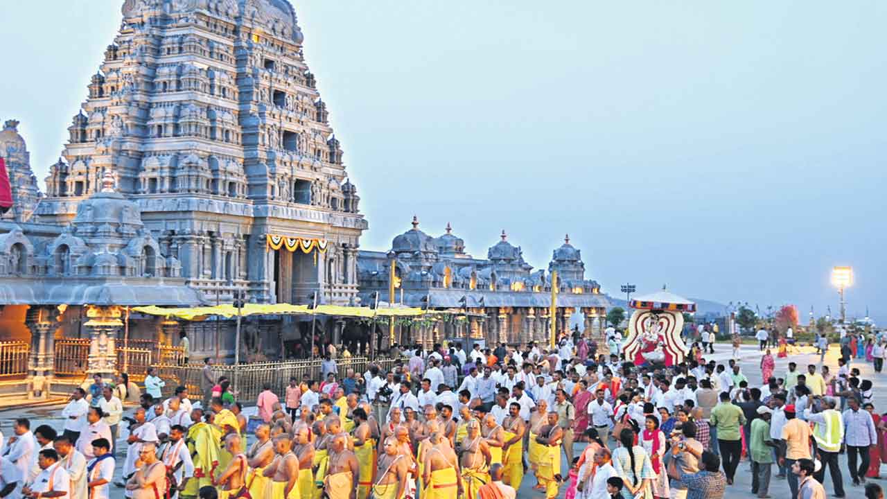 వటపత్రశాయిగా యాదగిరీశుడు