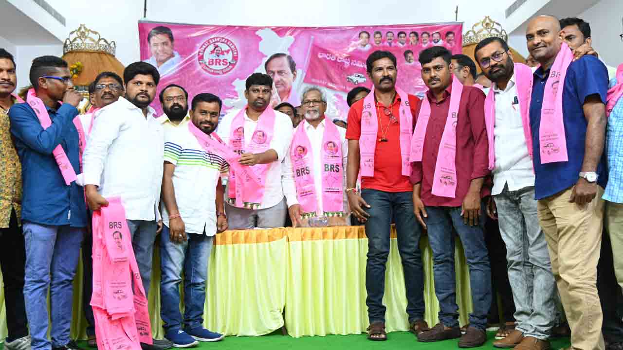 ప్రజల్లో ఉండి.. ప్రగతిని వివరించాలి