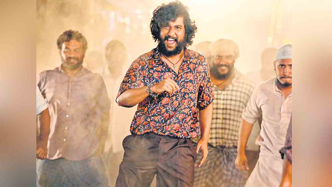 చమ్కీల అంగీలేసి