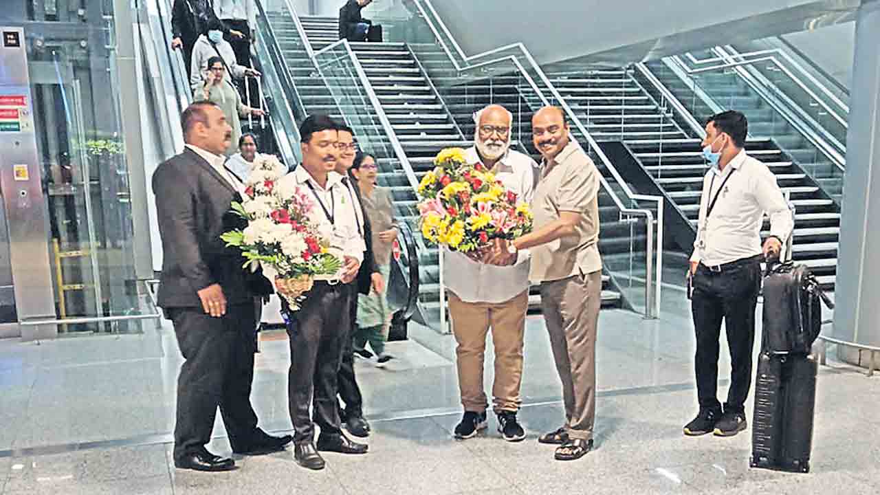 హైదరాబాద్‌ చేరుకున్న ఆస్కార్‌ అవార్డు బృందం