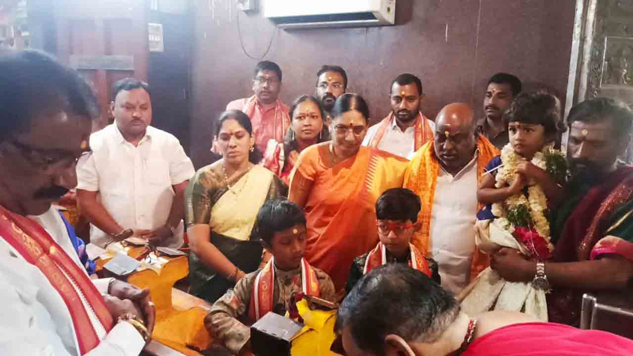 బాసరలో భక్తుల సందడి