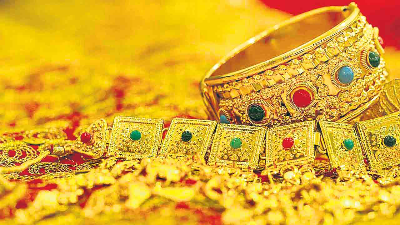 56 వేల దిగువకు పసిడి