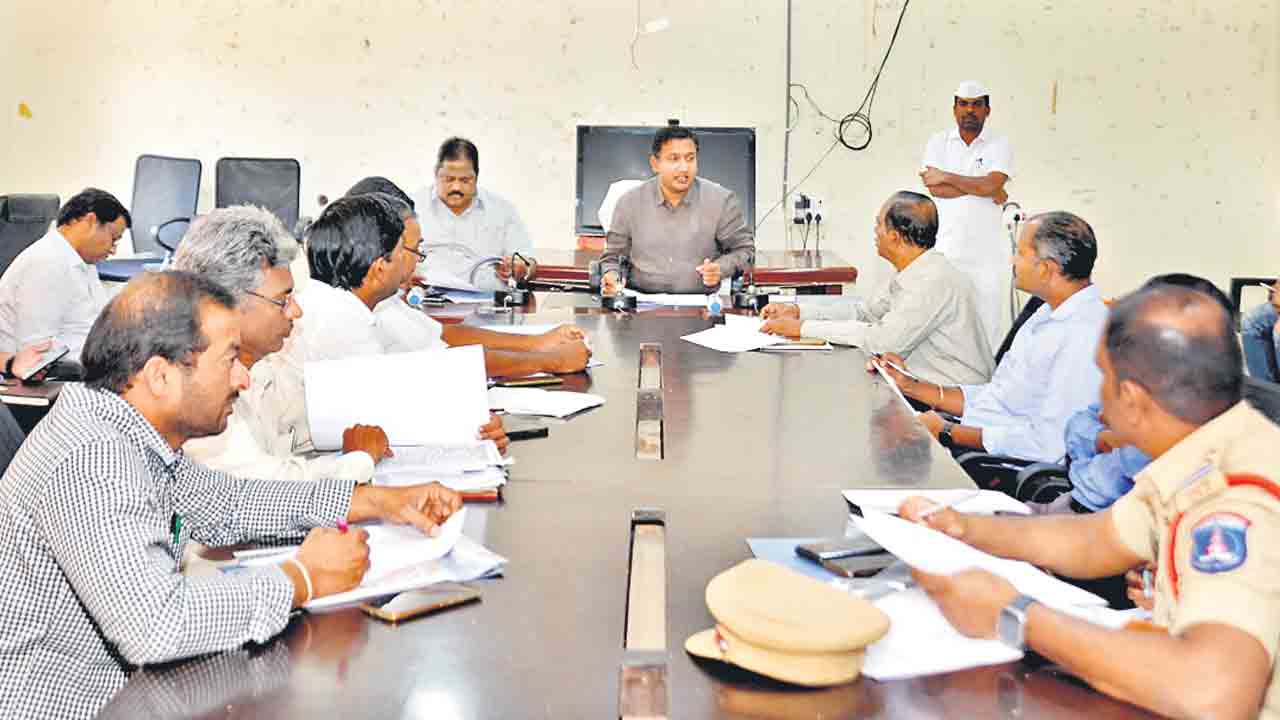 పకడ్బందీగా పరీక్షలు నిర్వహించాలి