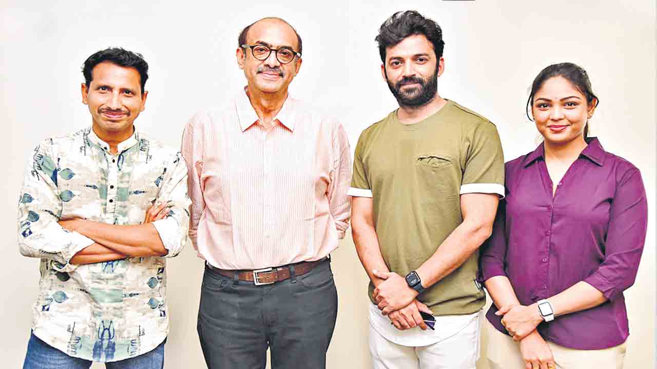 ఫొటో స్టూడియోలో ఏం జరిగింది?