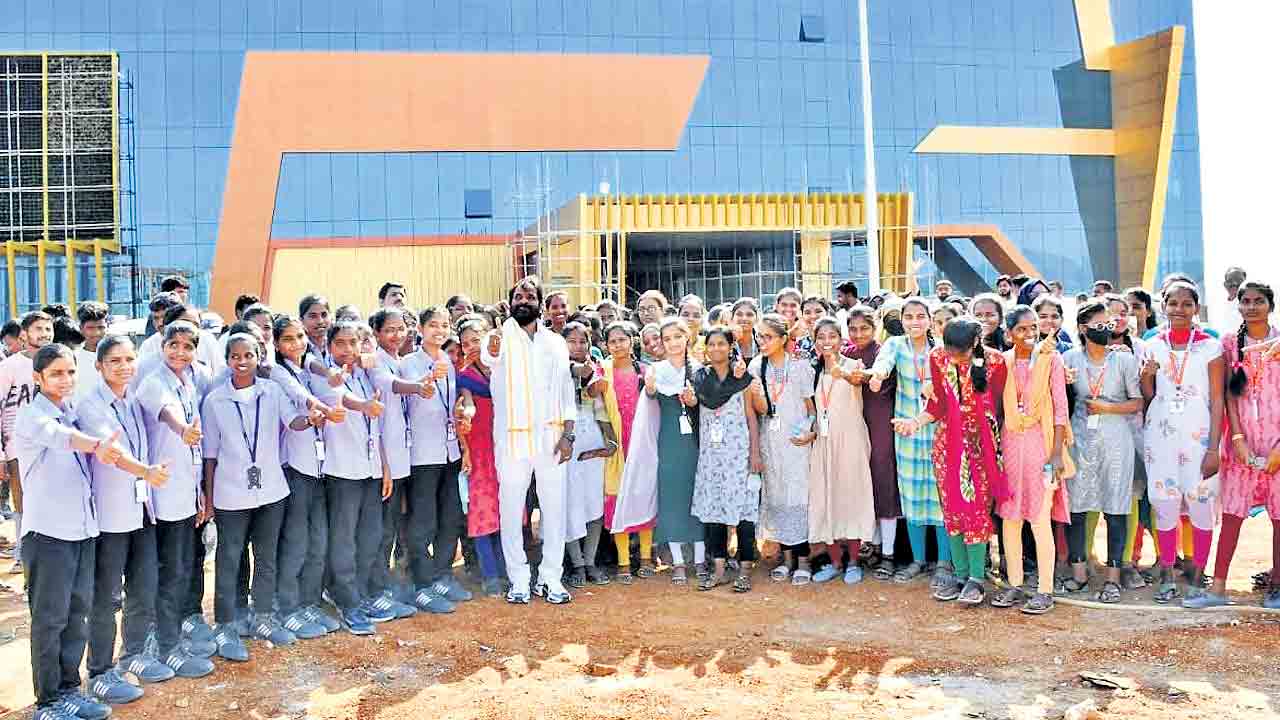 ఐటీ కారిడార్‌తో వేలాది మందికి ఉపాధి