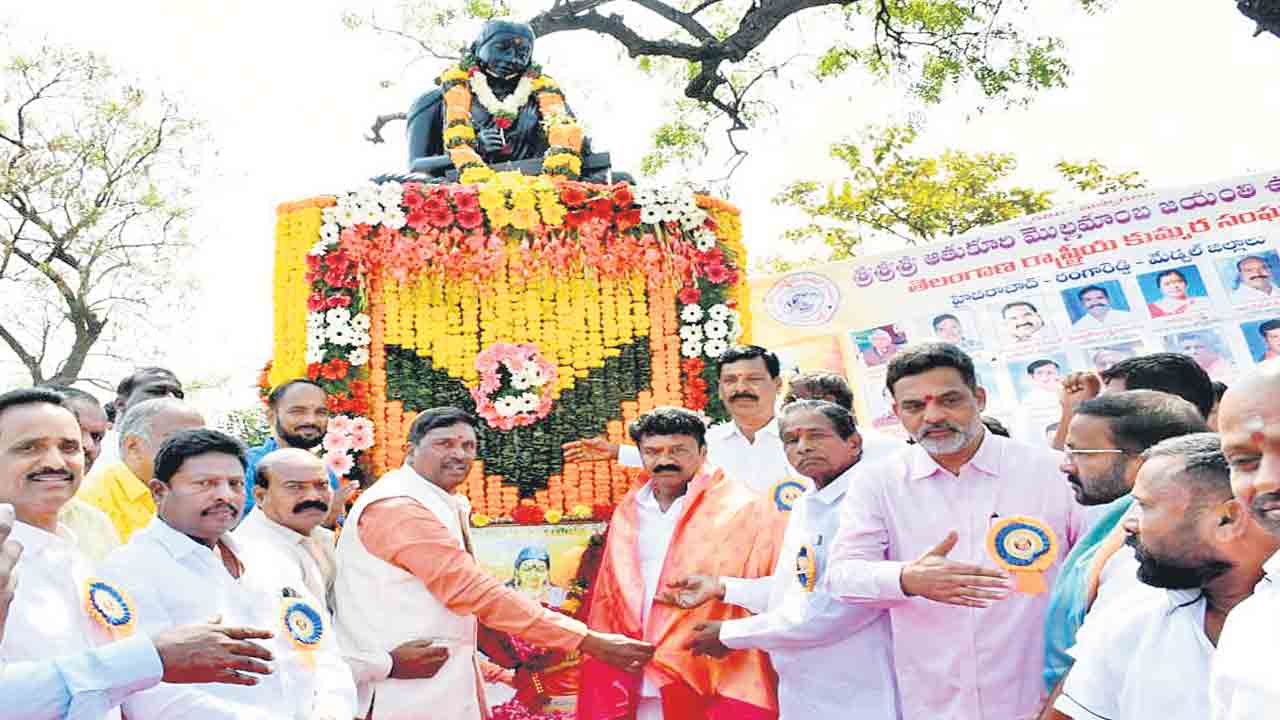 కవయిత్రి మొల్లకు ఘన నివాళి