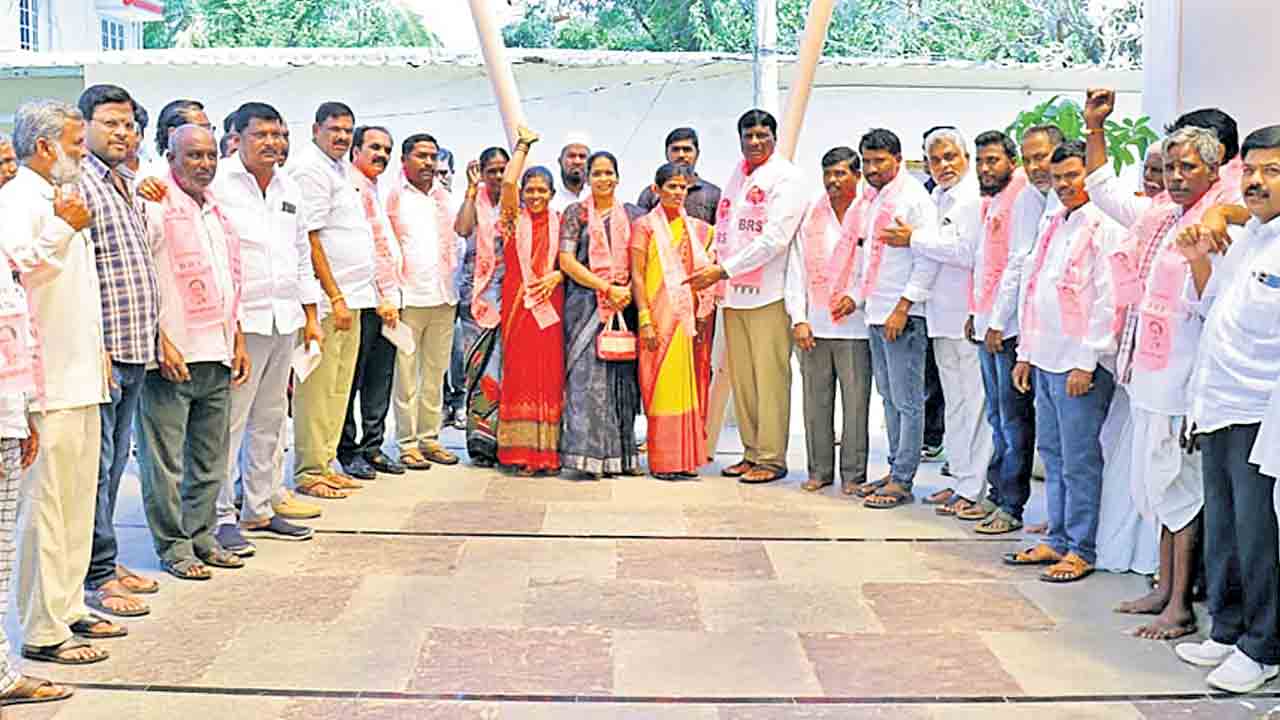 బీఆర్‌ఎస్‌లోకి బీజేపీ, కాంగ్రెస్‌ నాయకులు