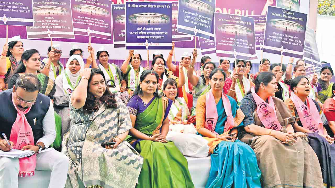 ఢిల్లీ.. దద్దరిల్లి