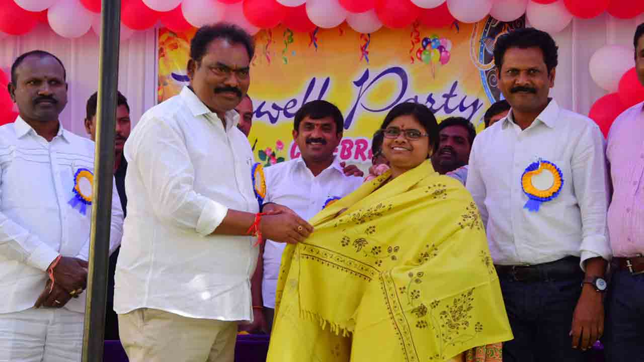 పట్టుదలతో చదివి.. ఆదర్శంగా నిలుపాలి