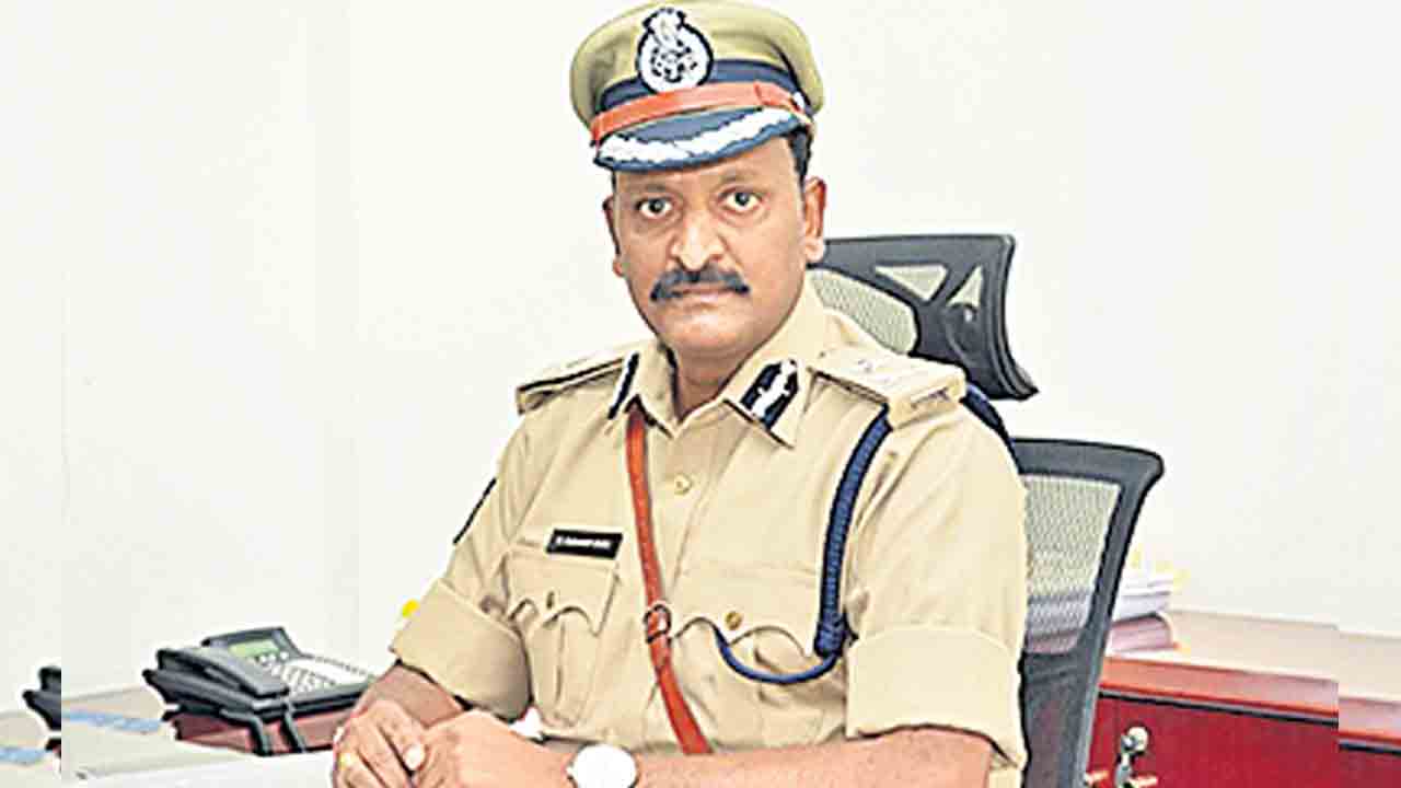 Hyderabad | ప్రైవేటు బస్సులపై కొరడా.. రాత్రి 10 లోపు సిటీలోకి వస్తే కఠిన చర్యలు