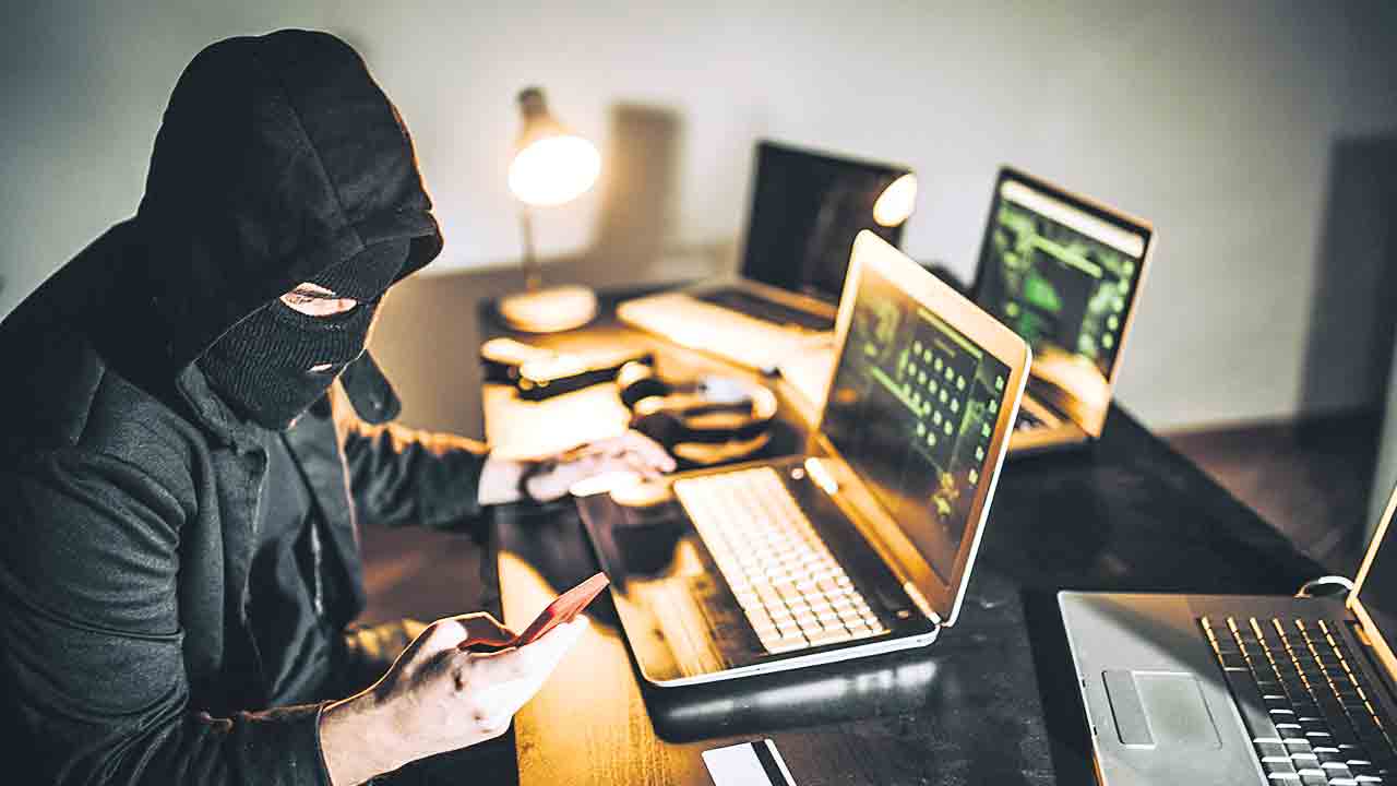 సెలబ్రిటీల ‘పేరుతో’ సైబర్‌ మోసం