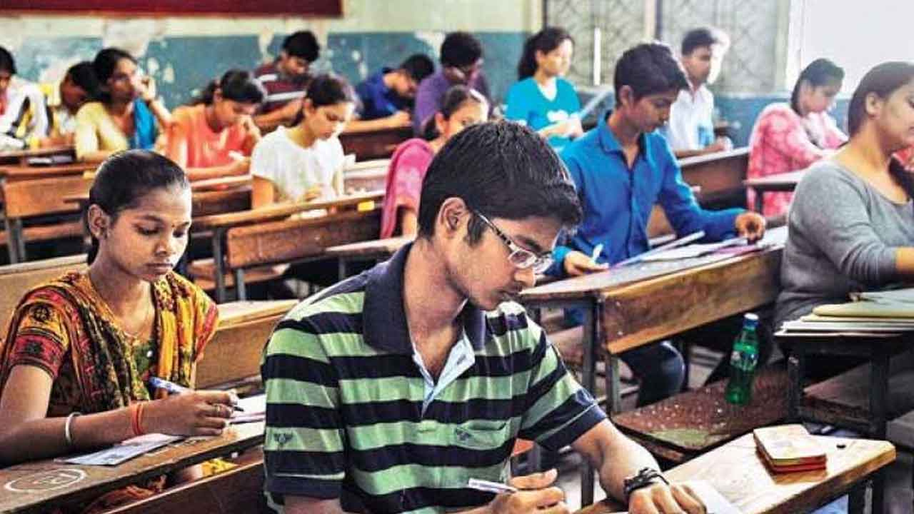 టెన్త్‌ స్టూడెంట్స్‌కు ఆర్టీసీ తీపి కబురు