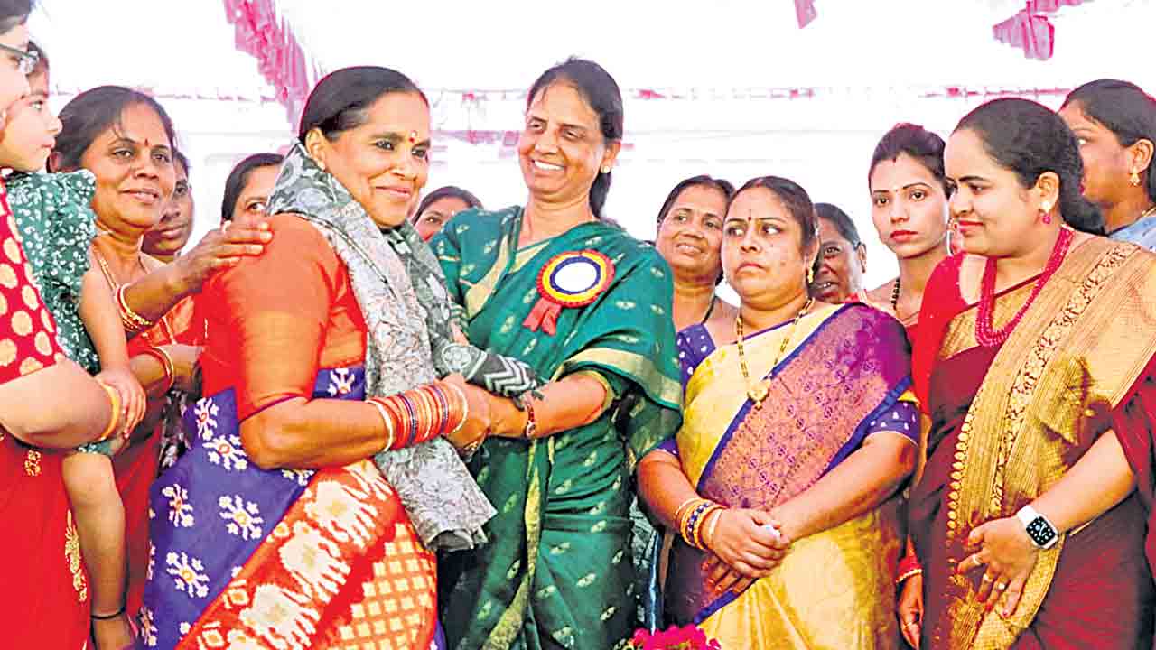 అద్భుతాలు అతివలకు అవకాశాలు కల్పిస్తే