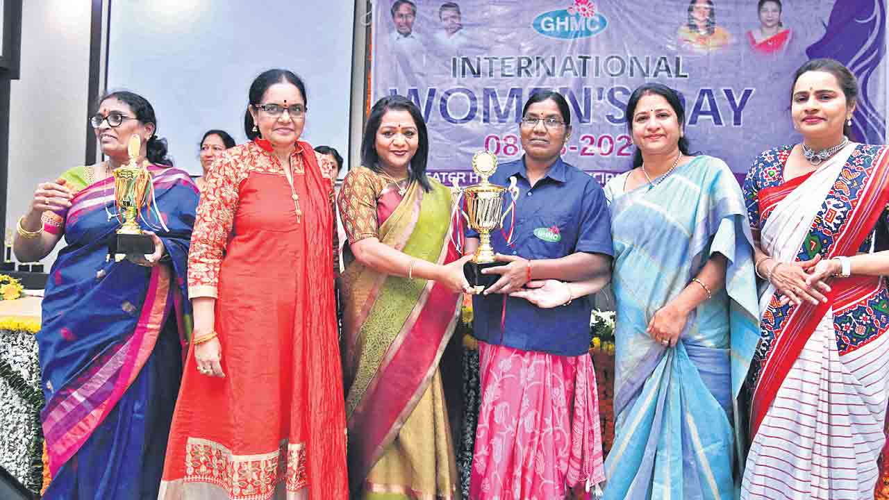 మహిళామణులకు వందనం