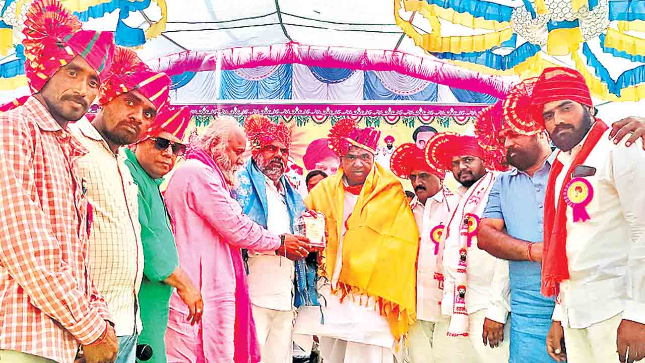 పోడు సమస్యకు దారిచూపిన నేత కేసీఆర్‌