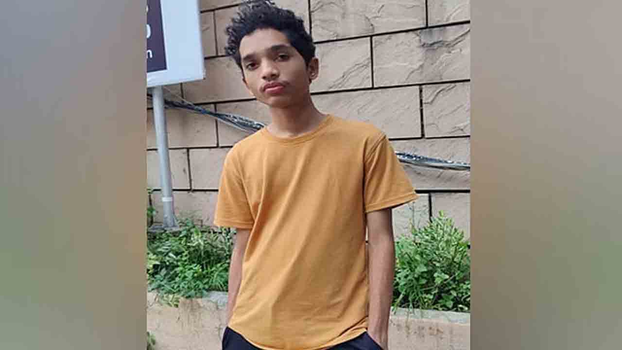 కార్పొరేట్‌ ఒత్తిడికి మరో విద్యార్థి బలి