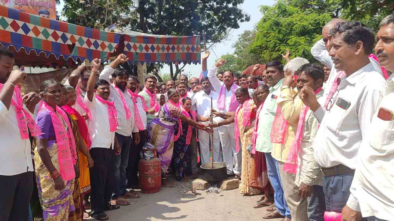 కేంద్రంపై పోరాటాలకు సిద్ధం కావాలి