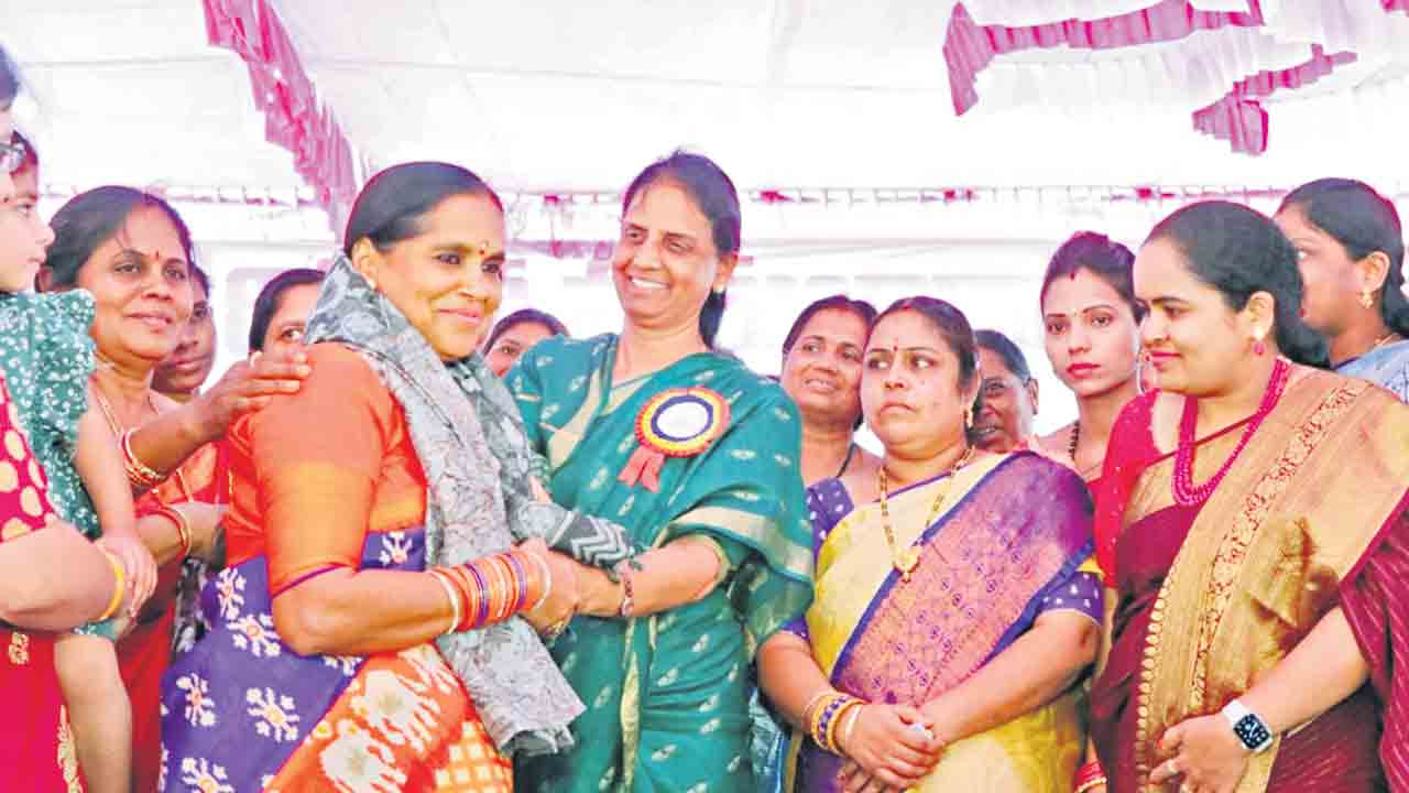 మహిళల అభున్నతే.. బీఆర్‌ఎస్‌ లక్ష్యం