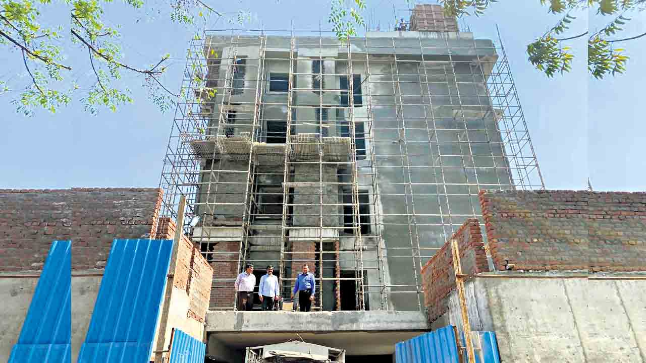 ఢిల్లీలో చకచకా బీఆర్‌ఎస్‌ భవనం